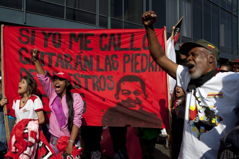 Situácia vo Venezuele je napätá, ľudia vyrazili do ulíc