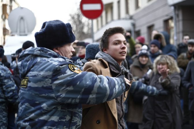 ’Slobodu politickým väzňom’, kričali demonštranti pred Moskovským súdo
