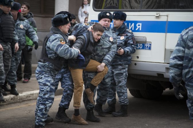 ’Slobodu politickým väzňom’, kričali demonštranti pred Moskovským súdo