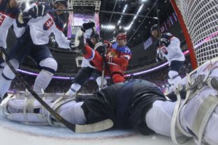 Slovenskí hokejisti po skvelom výkone získali v zápase s Ruskom bod