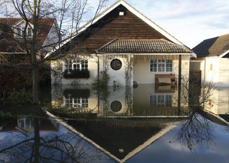 Temža sa vylieva z Koryta, ľudí evakuujú