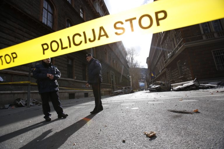 Tisíce ľudí vyšlo do ulíc, aby demonštrovalo proti bosnianskej vláde
