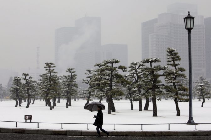 Tokio zápasí so snehom