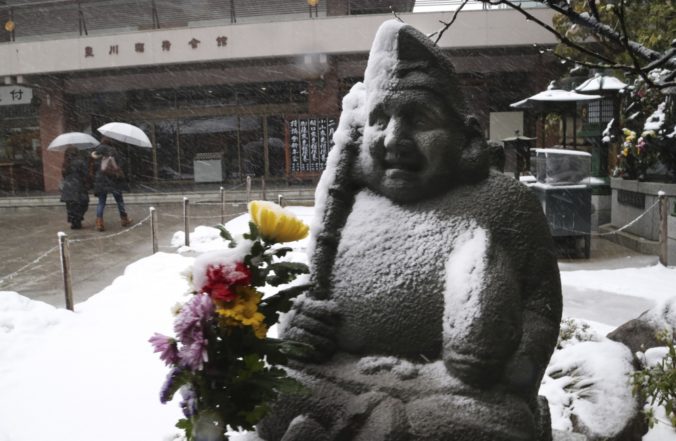 Tokio zápasí so snehom