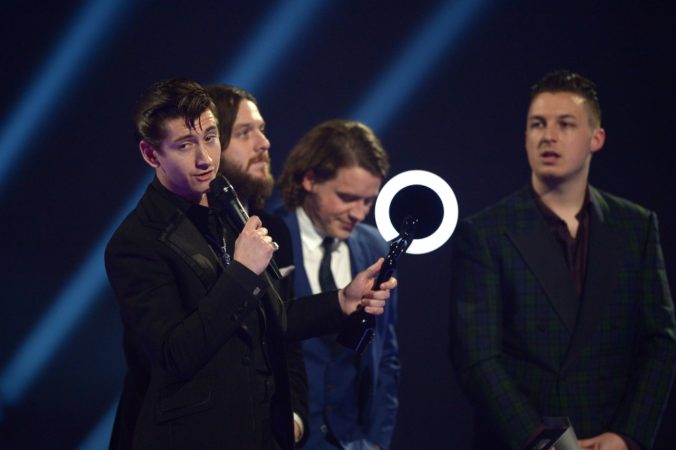 Udeľovanie cien Brit Awards ovládli Arctic Monkeys