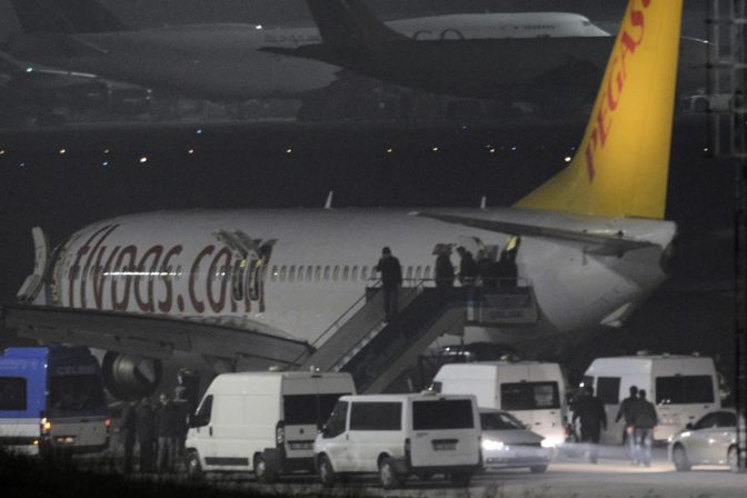 Ukrajinec chcel uniesť lietadlo do Soči, ľuďom hrozil bombou
