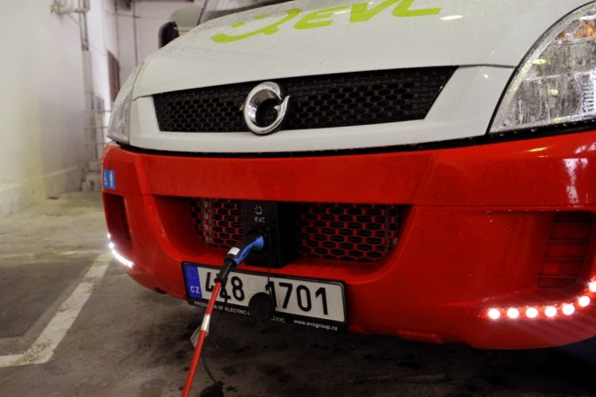 V Bratislave testujú elektrobus