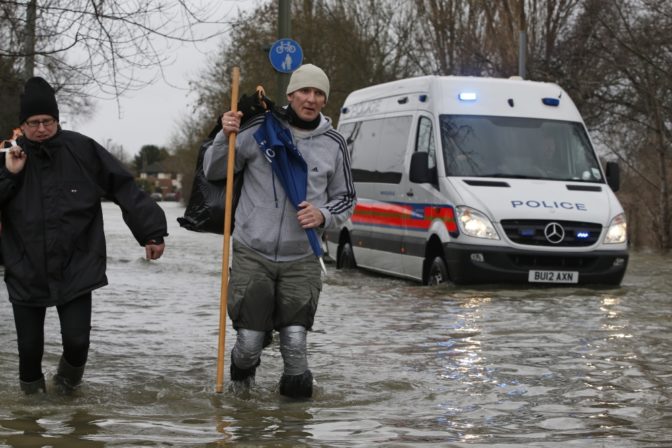 Veľkú Britániu zaliala voda, vyhlásili najvyšší stupeň pohotovosti
