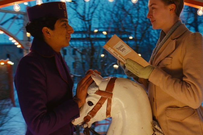 Wes Anderson uvádza film Grandhotel Budapešť s hviezdnym obsadením