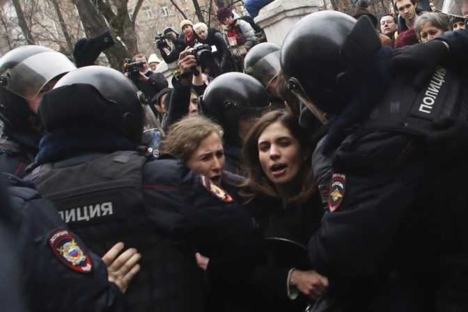 Zatýkanie v Moskve, v Putách skončili aj Pussy Riot