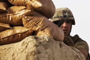 Afganistan ostrelovac vojak
