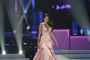Finalistky Miss Universe sa predvedú v róbach za 30 tisíc eur