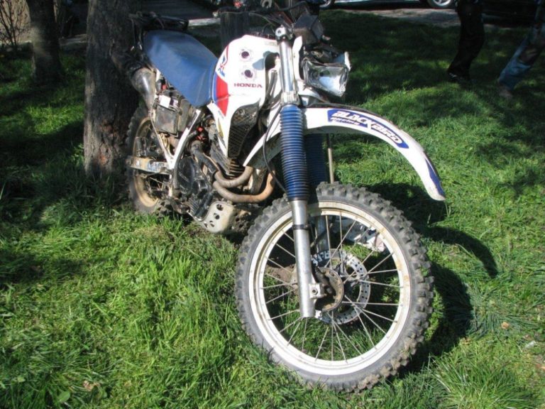 Havária motorky, mladá žena jazdila opitá a bez preukazu