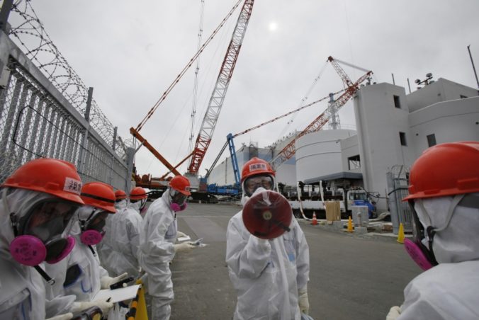 Japonci si pripomínajú katastrofické zemetrasenie pri Fukušime
