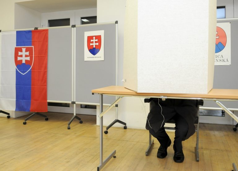 K volebným urnám sa vybrali aj kandidáti na prezidenta