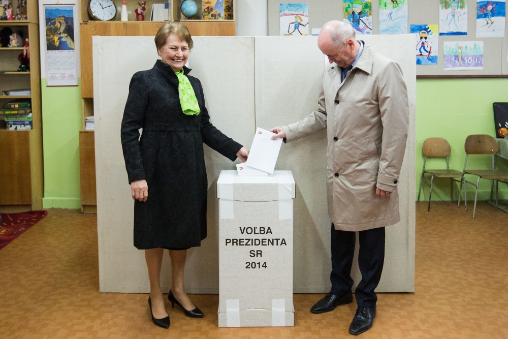 K volebným urnám sa vybrali aj kandidáti na prezidenta
