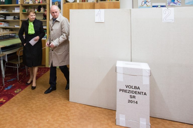 K volebným urnám sa vybrali aj kandidáti na prezidenta