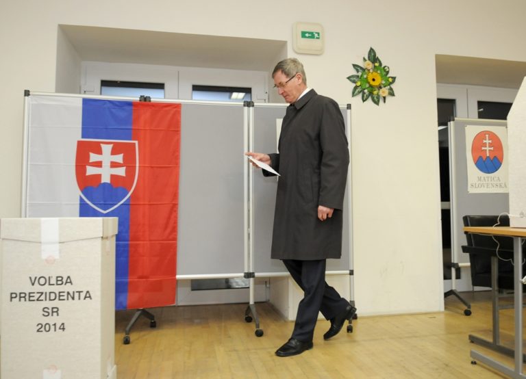 K volebným urnám sa vybrali aj kandidáti na prezidenta