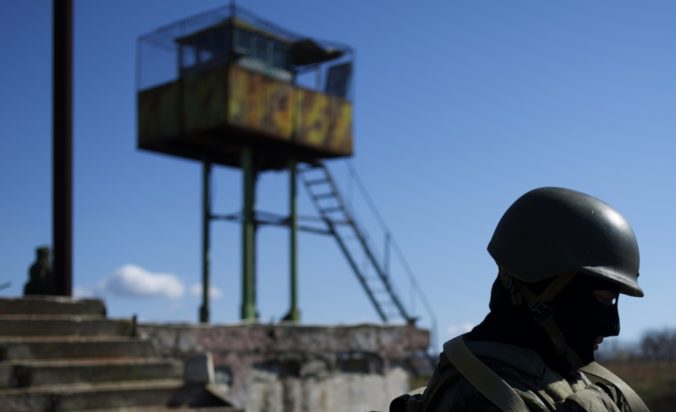 Krym pod kontrolou, základne blokuje už 11 tisíc vojakov