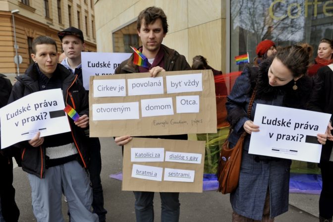 LGBTI komunita protestovala proti vraždeniu gejov