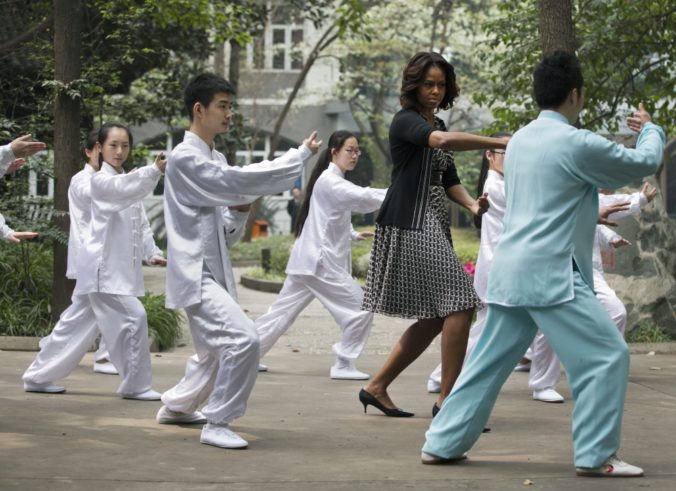 Michelle Obamová v Číne kŕmila pandy aj cvičila tajči