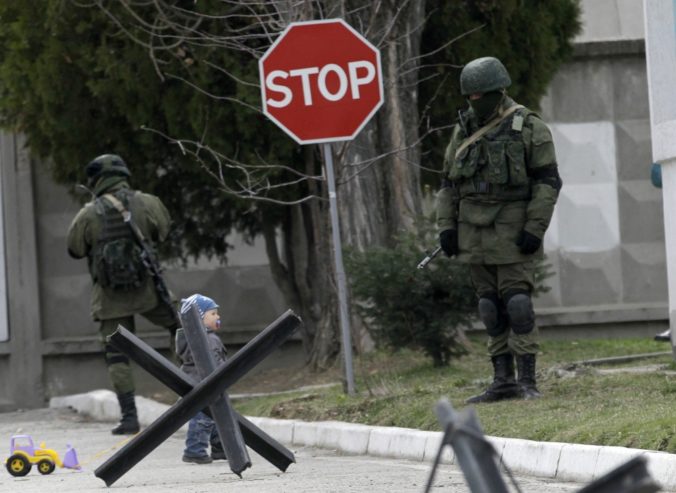 Na Kryme sa strieľalo, Rusko naďalej okupuje základne