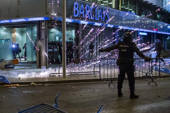 Nepokoje v Madride, desiatky ľudí utrpeli zranenia