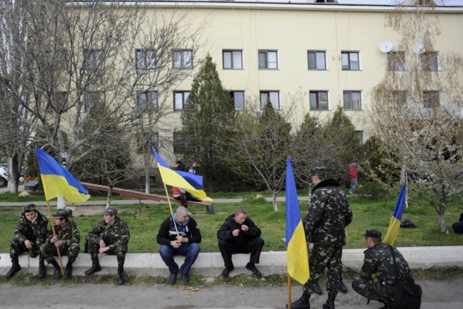 Poslední ukrajinskí vojaci opúšťajú Krym