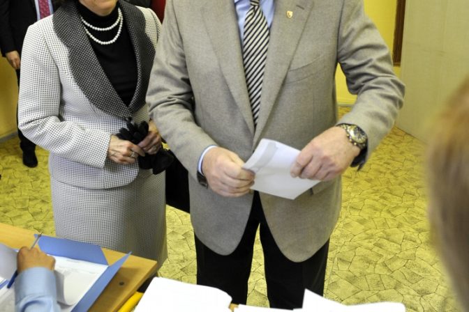 Prezidenta už volili aj Ivan Gašparovič s manželkou