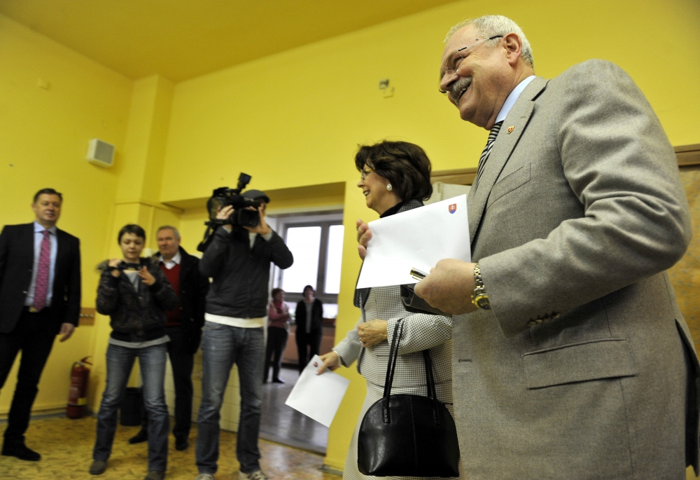 Prezidenta už volili aj Ivan Gašparovič s manželkou