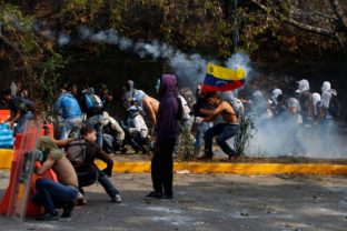 Pri protestoch vo Venezuele sa strieľalo, zahynuli ďalší traja ľudia