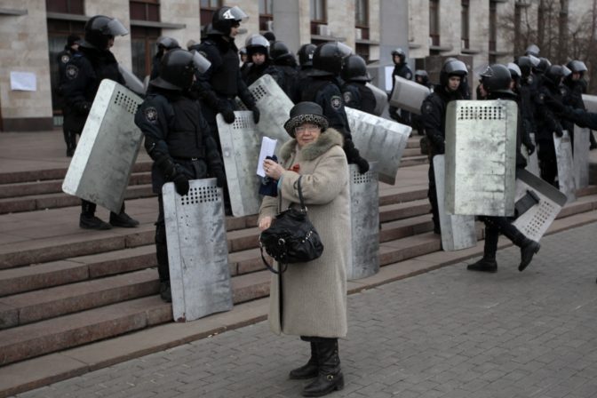 Proruskí aktivisti vtrhli do vládnej budovy v Donecku