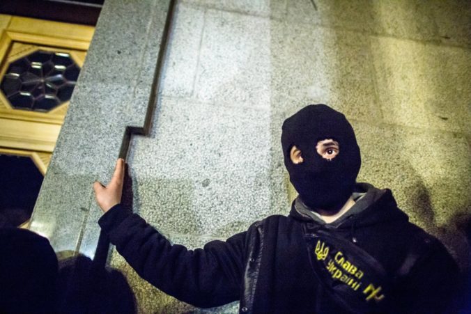 Radikáli z Pravého sektora demonštrovali pred parlamentom v Kyjeve