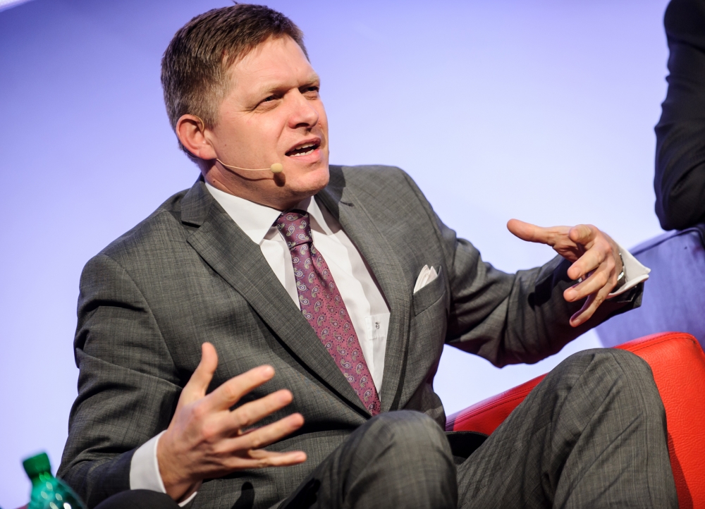 Robert Fico utešil stovky žien, Smer oslavoval MDŽ