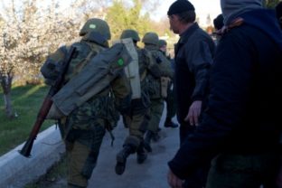 Ruskí vojaci obsadili ukrajinskú základňu Belbek