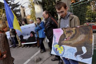 Rusko oživuje studenú vojnu, varovali demonštranti v Bratislave