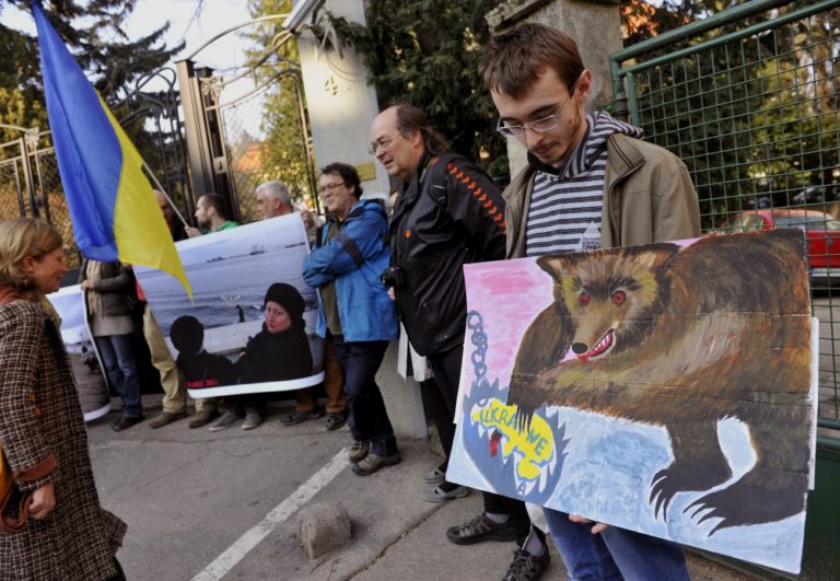 Rusko oživuje studenú vojnu, varovali demonštranti v Bratislave