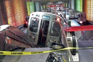 V Chicagu skončila náprava metra na eskalátore