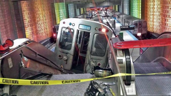 V Chicagu skončila náprava metra na eskalátore