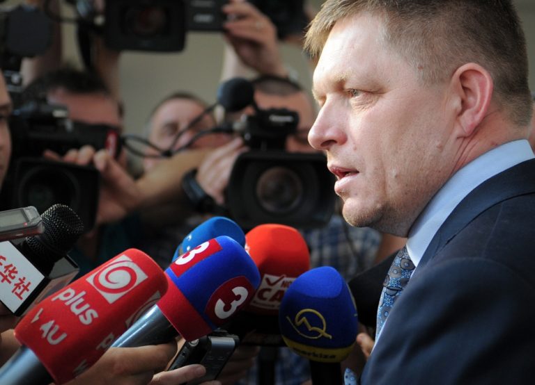 V druhom kole volieb už odovzdal hlas aj Robert Fico