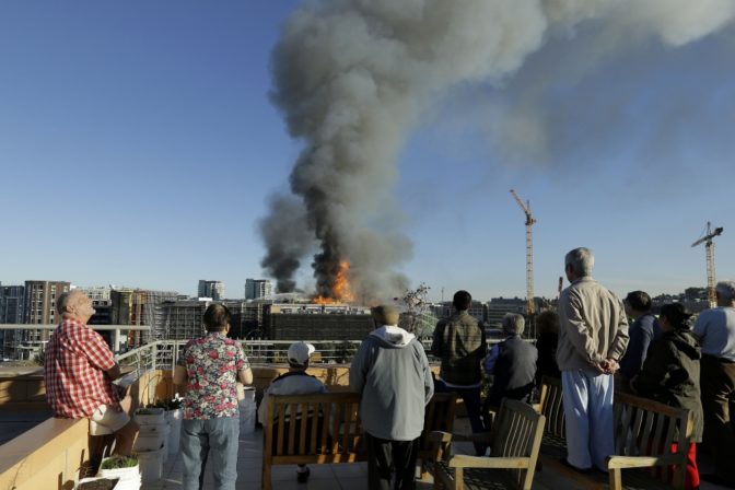 V San Franciscu, horela rozostavaná budova