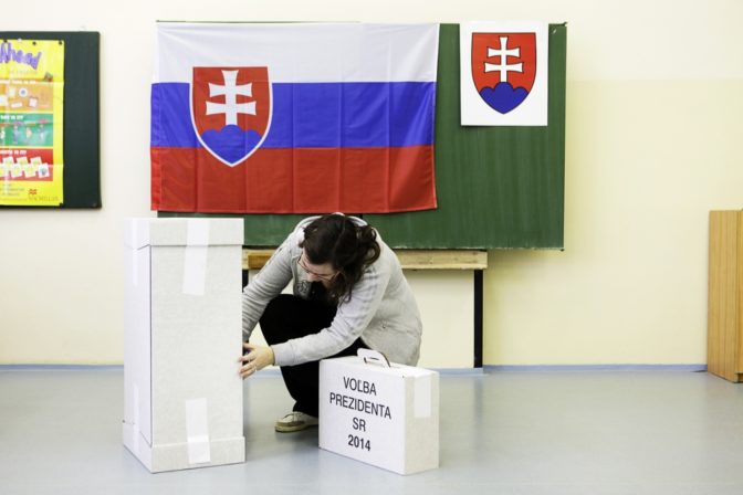 Volí sa aj v Banskej Bystrici, voliči chodia od rána
