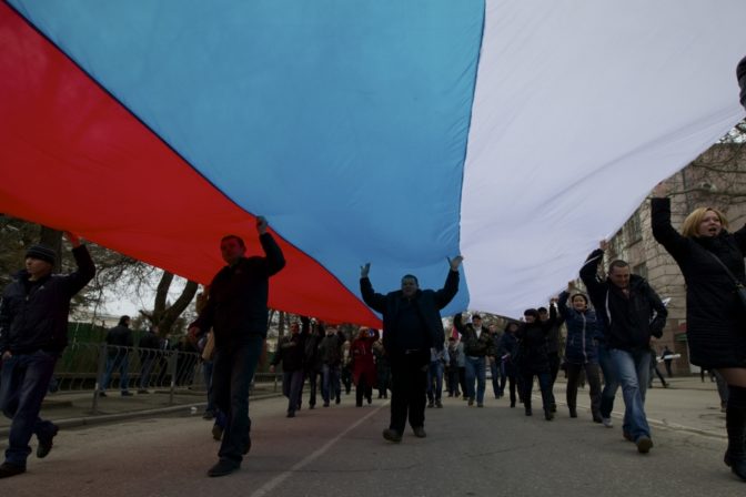 Východ Ukrajiny zachvátili masové proruské demonštrácie