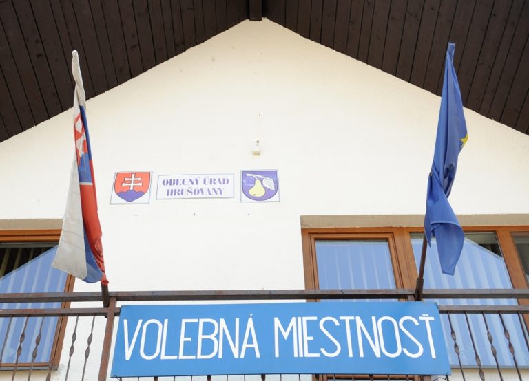 Začalo sa druhé kolo volieb, Slováci si zvolia nového prezidenta