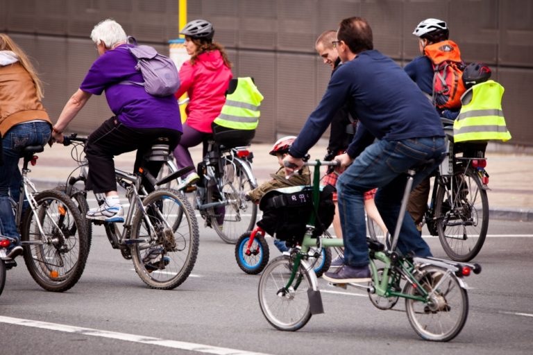 Bicykel cyklisti cesta