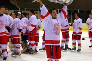 EUHL: Pohar víťazov SEKERAS TROPHY putuje hráčom UK Praha