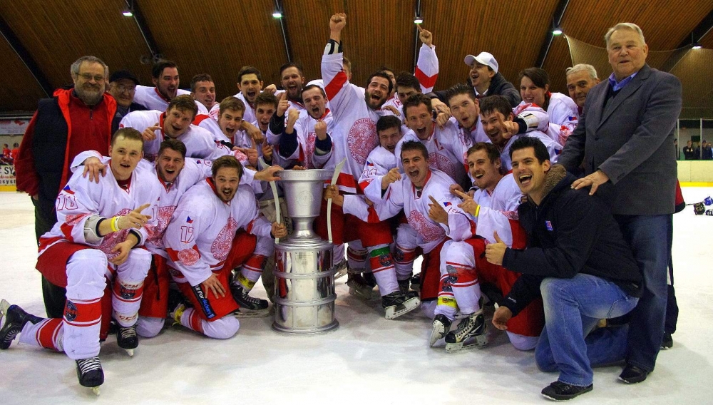 EUHL: Pohar víťazov SEKERAS TROPHY putuje hráčom UK Praha