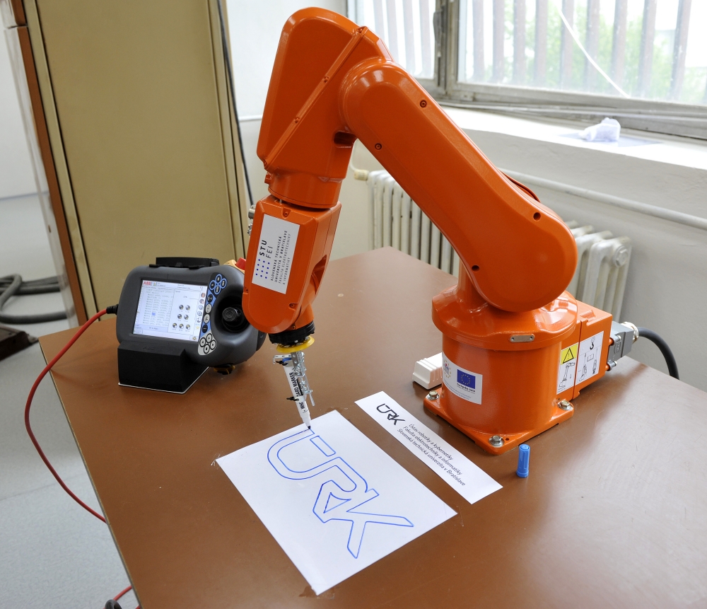 Otvorenie Národného centra robotiky