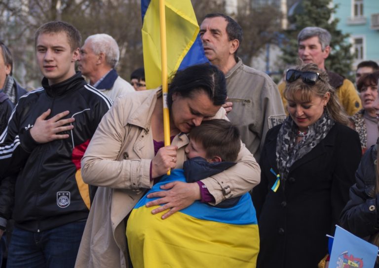 Po ukrajinskom meste Kramatorsk jazdia tanky s ruskou vlajkou