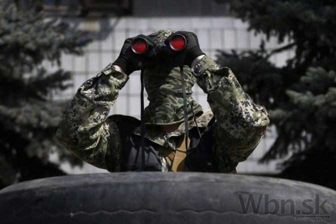 Rusko klamalo, armáda zostáva pri ukrajinských hraniciach
